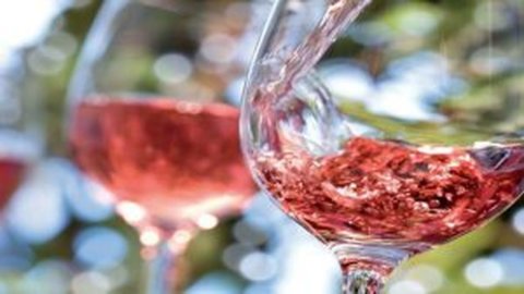 Roséweine: die besten italienischen Unternehmen in Rom für Bererosa, eine neue Art des Trinkens