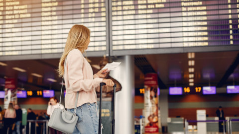 Aerei cancellati, scioperi e compagnie nella bufera: non si salva nessuno, da Sas alle low cost è una disfatta