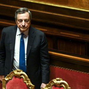 Hükümet Senato'da krize girer ve Draghi istifa etmek için Mattarella'ya gider.