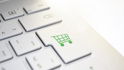 Inflation, für 60 % der Italiener hilft der E-Commerce, sie einzudämmen: die Studie von The European House-Ambrosetti und Amazon