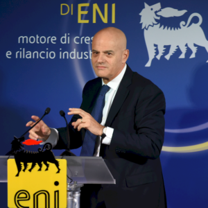 Piano Eni: spinta sul gas, Capex a 37 miliardi. Conti 2022 record: l’utile sale a 13,8 miliardi