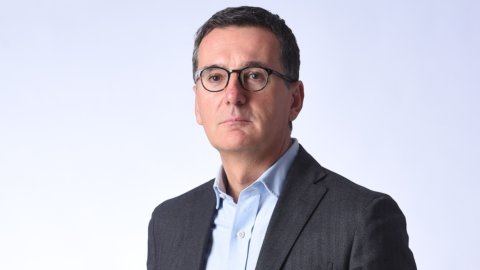 EssilorLuxottica chiude il semestre con utile +9%. E lancia l’occhiale per sentire meglio