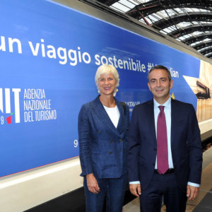 Enit Trenitalia accordo: cartoline artistiche su Intercity, più soste e treni rinnovati per promuovere il turismo