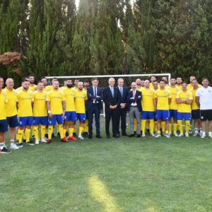 Die Fußballnationalmannschaft von Poste Italiane kehrt auf das Feld zurück und gewinnt in Rom