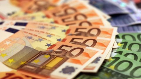 Comissão da UE revisa em alta as previsões para o crescimento italiano (+1,2%), acima da média europeia