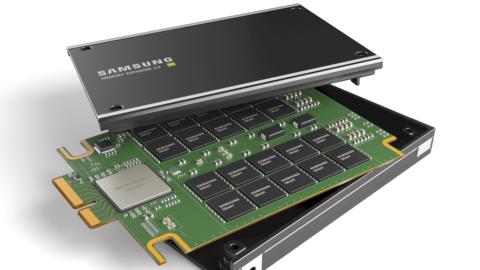 Samsung: le vendite di chip ai colossi del cloud compensano i cali degli smartphone. E l’utile sale