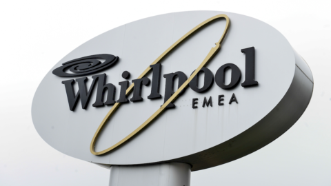 Whirlpool conti semestre: c’è l’incognita della carenza di schede elettroniche e dell’emorragia di manager