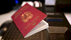 Come si ottiene la cittadinanza italiana: passaporto italiano