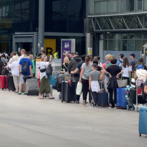 Voos do caos, aeroporto de Londres Heathrow com números limitados e bloqueia a venda de ingressos para o verão