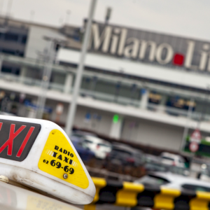 Taxi: su licenze, attese, Pos ora indaga l’Antitrust. Troppi disagi per i clienti a Roma, Milano e Napoli