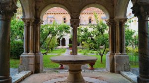 Chiostro Abbazia Fossanova