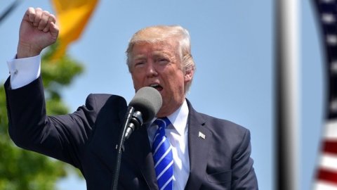 Trump, la giravolta: ora punta sulle criptovalute e lancia piattaforma senza intermediari. Cosa vuol dire