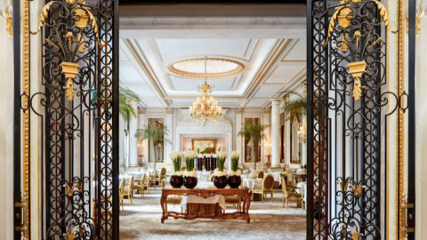 Four Season Hotel Giorgio V di Parigi: all’incanto da Artcurial oggetti e arredi dell’arte francese