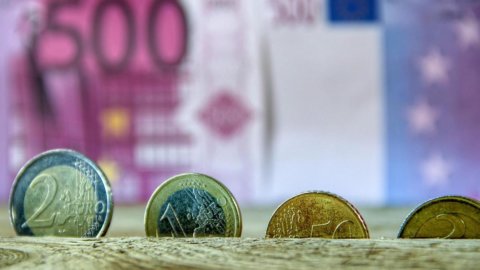 Borse: l’inflazione record spaventa e a Piazza Affari la tassa sugli extraprofitti colpisce utilities ed energetici