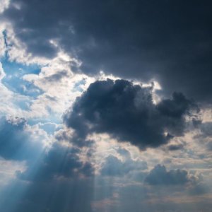 Meteo, Italia divisa tra sole e temporali: bel tempo al Centro-Nord, più instabilità al Sud
