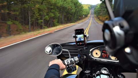 Carnet de moto: adiós al examen, bastará con un curso (pero no para todo el mundo). Así es como funcionan las nuevas reglas