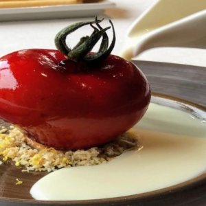 Pappa al pomodoro, la ricetta dello chef Dario Guidi candidato 2022 Jeunes Restaurateurs d’Europe per l’innovazione