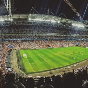 O futebol italiano começa em -3: dívidas, estádios e creches. É hora de aprender com a França e a Inglaterra