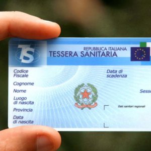 Tarjeta sanitaria sin chip: qué cambia y por qué las tarjetas de identidad y débito también corren riesgo