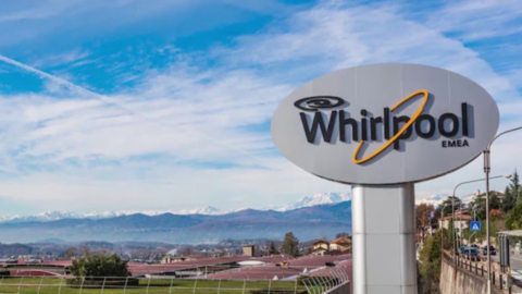 Whirlpool, conti in profondo rosso e licenziamenti in arrivo: nel primo trimestre le vendite sono calate dell’8,1%