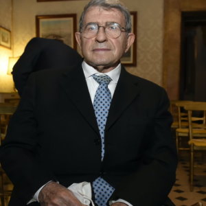 Corrado Calabrò și poeziile sale anticipează închiderea verii literare Amalfi