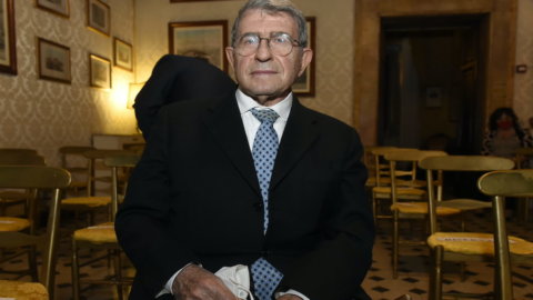 Corrado Calabrò și poeziile sale anticipează închiderea verii literare Amalfi