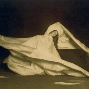 Isadora Duncan, regina della danza: una carriera e una fine tragica e spettacolare come la sua vita. La biografia