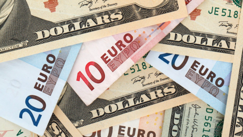 Euro sotto la parità con il dollaro, pressione sullo spread e caro-gas pesano sulle Borse e sulle banche