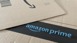 Pacchi di Amazon Prime con logo
