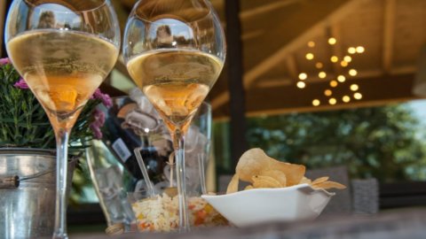 Vinuri: călătorie în lumea Satèn din Erbusco, 60 de crame Franciacorta împreună pentru o degustare excepțională