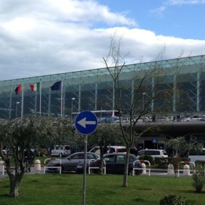 Incendio all’aeroporto di Catania. Voli sospesi fino al 19 luglio