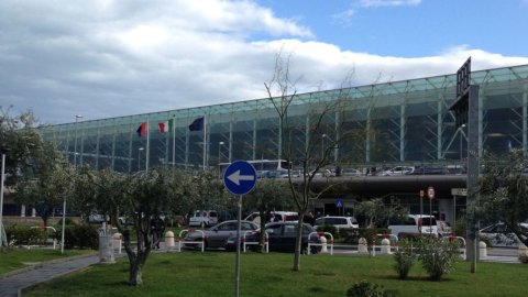 Aeroporto Catania chiuso a causa dell’Etna: cancellati tutti i voli in arrivo e in partenza fino alle 20 di oggi