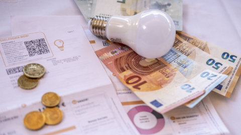 Facturi: Electricitatea crește cu 18,6% de la 1 octombrie. Iată noile tarife și bonusuri Arera