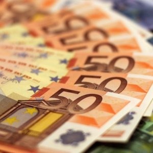 Sconti in bolletta e bonus da 150 euro per dipendenti, autonomi e pensionati: le novità del decreto Aiuti Ter