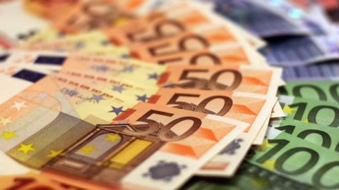 Sconti in bolletta e bonus da 150 euro per dipendenti, autonomi e pensionati: le novità del decreto Aiuti Ter