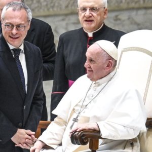 Confindustria dal Papa per sfuggire alle irrealistiche promesse di buona parte della politica italiana