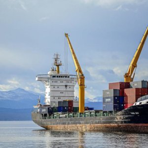 Porto di Amburgo: Germania a una svolta sulla cessione ai cinesi che puntano sui porti strategici