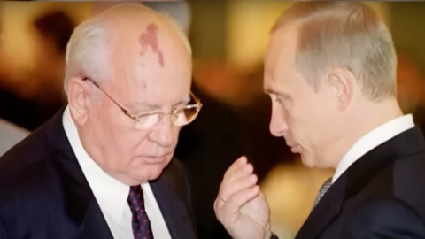 Russia, il disastro dell’economia da Gorbacev a Yeltsin e Putin: le impietose analisi di Procacci e Krugman