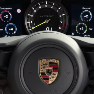 Porsche: rekor debut pasar, kapitalisasi menuju 78 miliar tetapi holding telak dan menyeret mobil