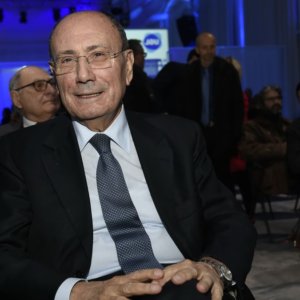 Elecciones Sicilia: Schifani hacia la victoria, sorprende a De Luca en segundo lugar