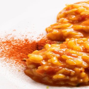 Il risotto stellato dello chef Paolo Barrale: la ricetta che sposa sapori e profumi di Provenza e Campania