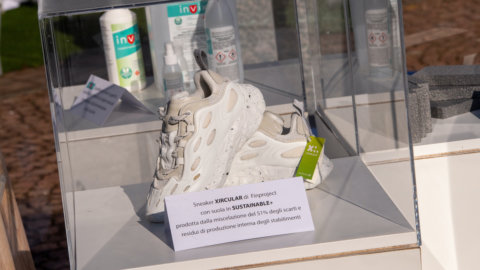 Eni fa squadra con Aci per la mobilità sostenibile: dalle sneakers al biojet un salto nel futuro