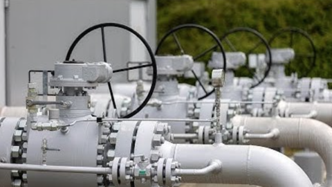 Energia, il tetto Ue al prezzo del gas salta di nuovo: se ne riparla ad ottobre. Mattarella alza la voce