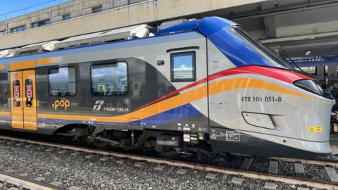 Treni, l’estate 2025 sarà una stagione di passione per i viaggiatori per i tanti cantieri aperti ma le Fs avevano avvertito da febbraio