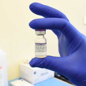 Nuovi Vaccini anti-Covid, aggiornati a Omicron: ecco chi può farlo e quando