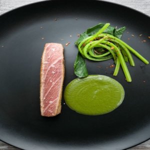 大厨 Luigi Pomata 的食谱 a tuna ventresca 作为 Carloforte 和日本之间的桥梁