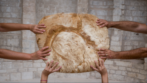 Pão Monte Sant'Angelo: formato gigante, cozimento lento e grãos nativos, prova da biodiversidade