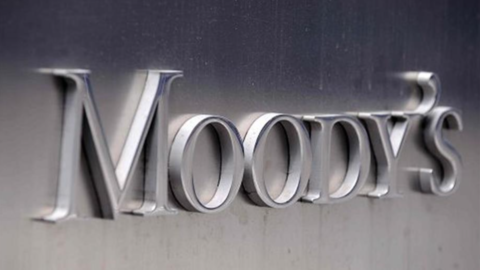 Moody’s: abbassa l’outlook per le banche italiane a negativo, ma “coefficienti solidi”. I motivi della decisione