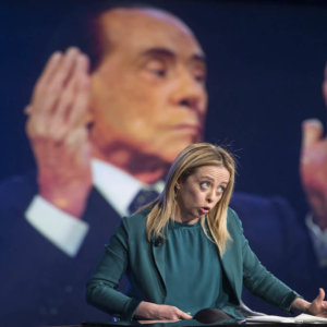 Renzi: „Între Meloni și Berlusconi totul e o glumă: vor ajunge să fie de acord”. Altfel ce se intampla? Trei ipoteze