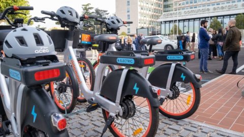 Acea: le partage de vélos arrive dans l'entreprise avec les vélos électriques Ridemovi